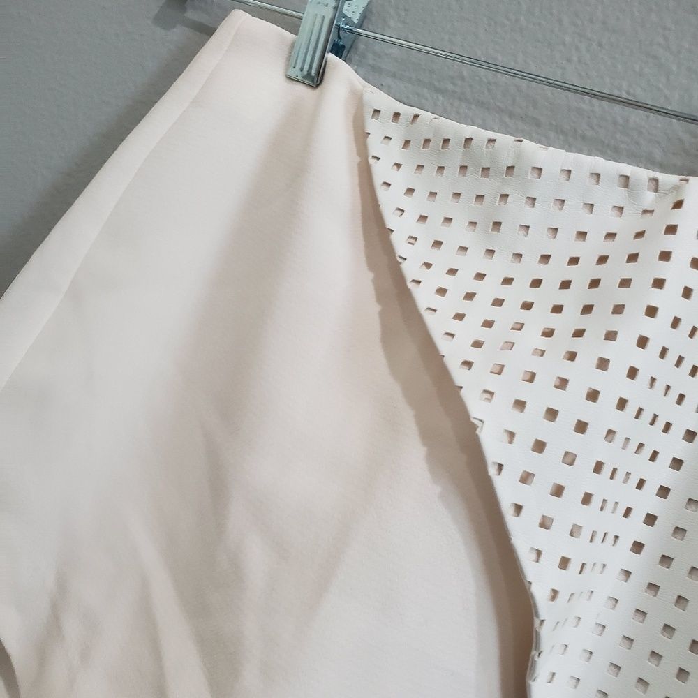 BCBGeneration creme leather skort size 2 - Picture 4 of 5
